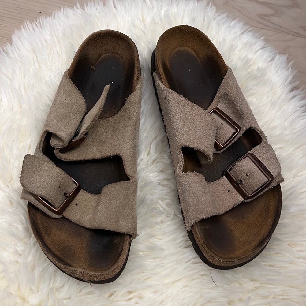 Birkenstocks gently used / bottoms like new